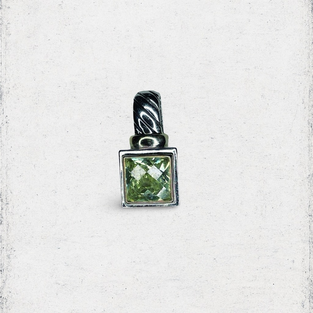 5148u. Silvertone and Green Pendant